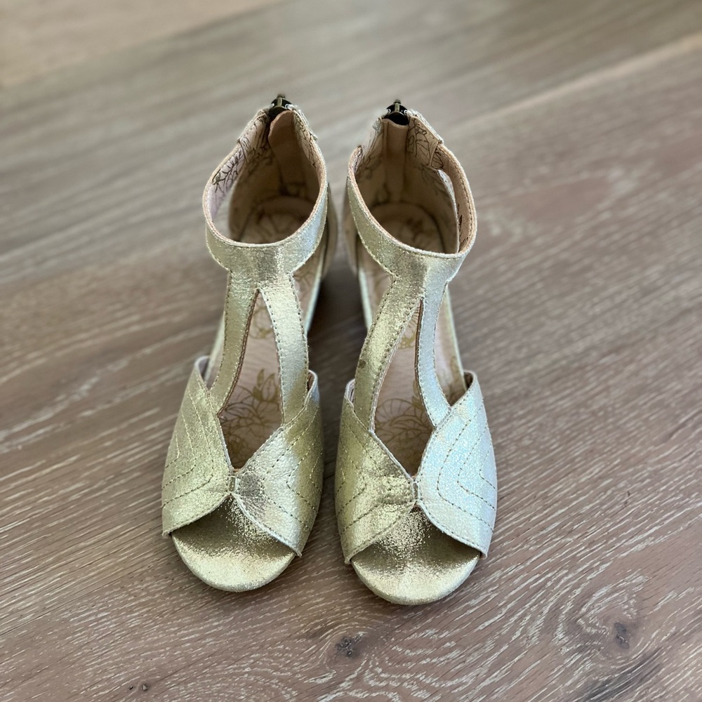 Joyfolie gold shoes